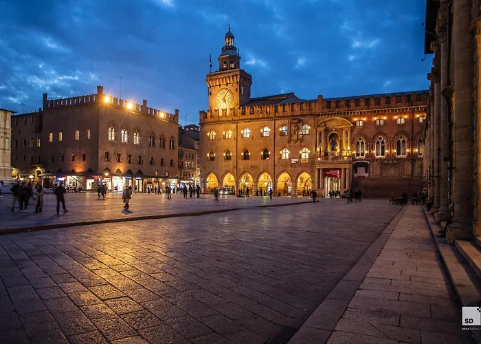 Urbanicooh Paracelso - Piazza Maggiore View